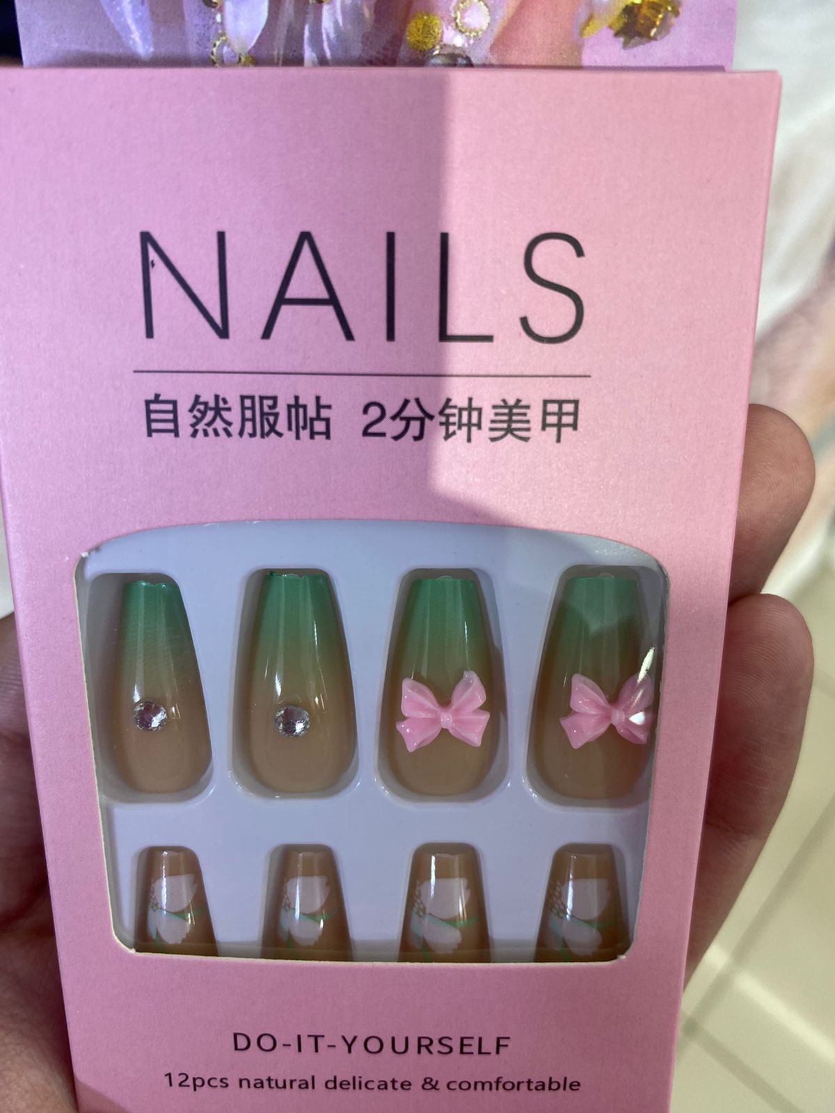 Uñas con decorativo