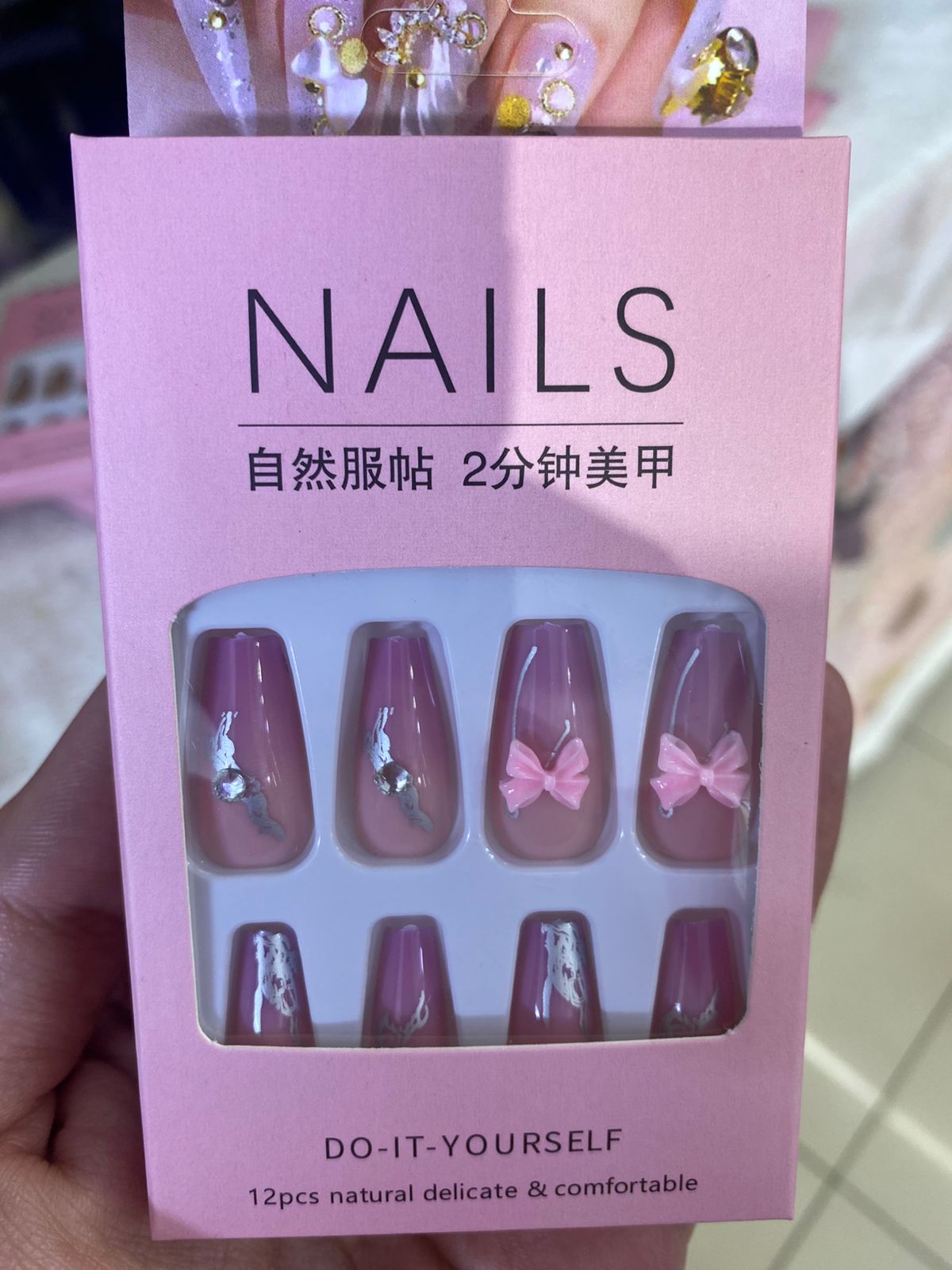 Uñas con decorativo