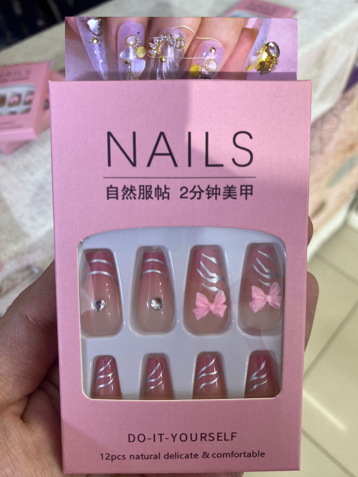 Uñas con decorativo
