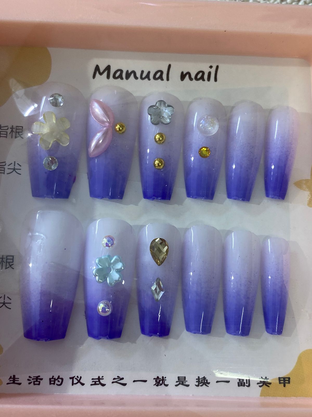 Uñas con decorativos