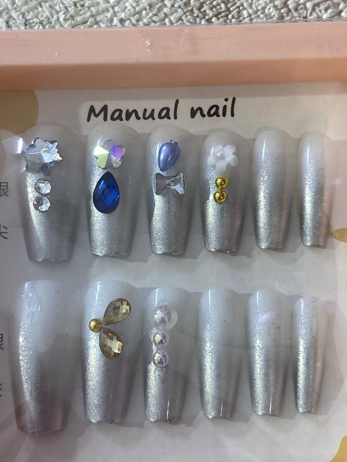Uñas con decorativos