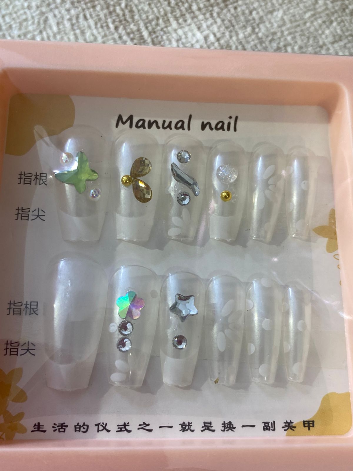 Uñas con decorativos