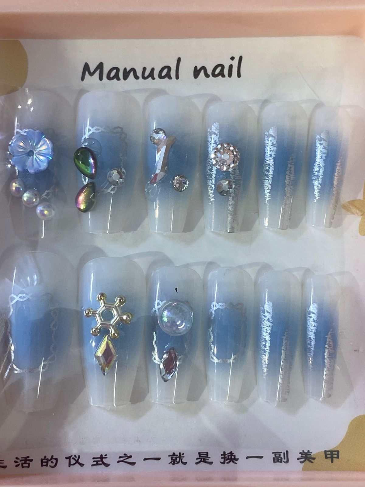 Uñas con decorativos