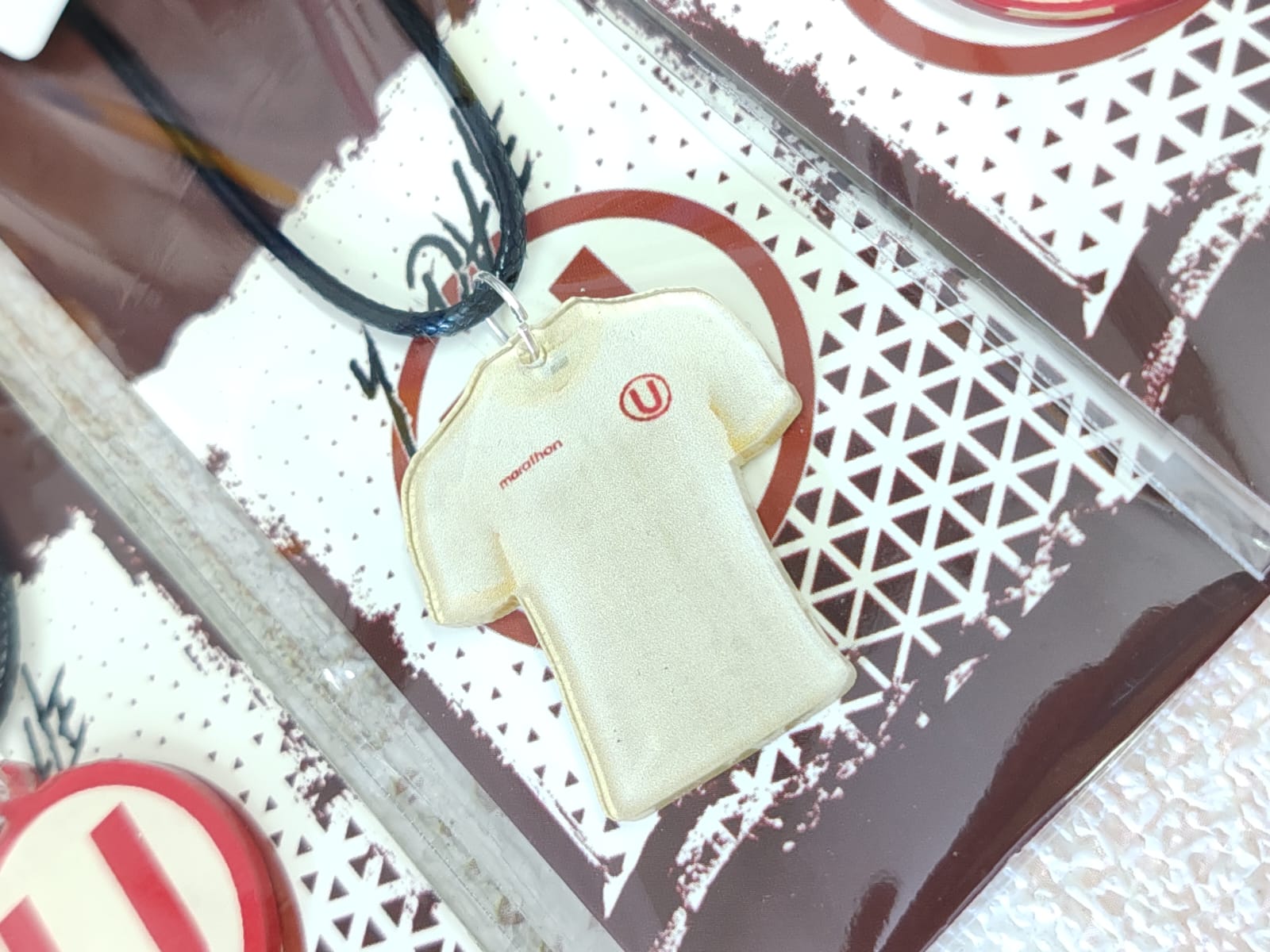 Collares kawaii equipos AL, U y cristal