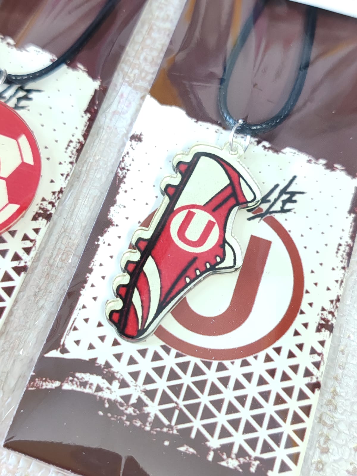 Collares kawaii equipos AL, U y cristal