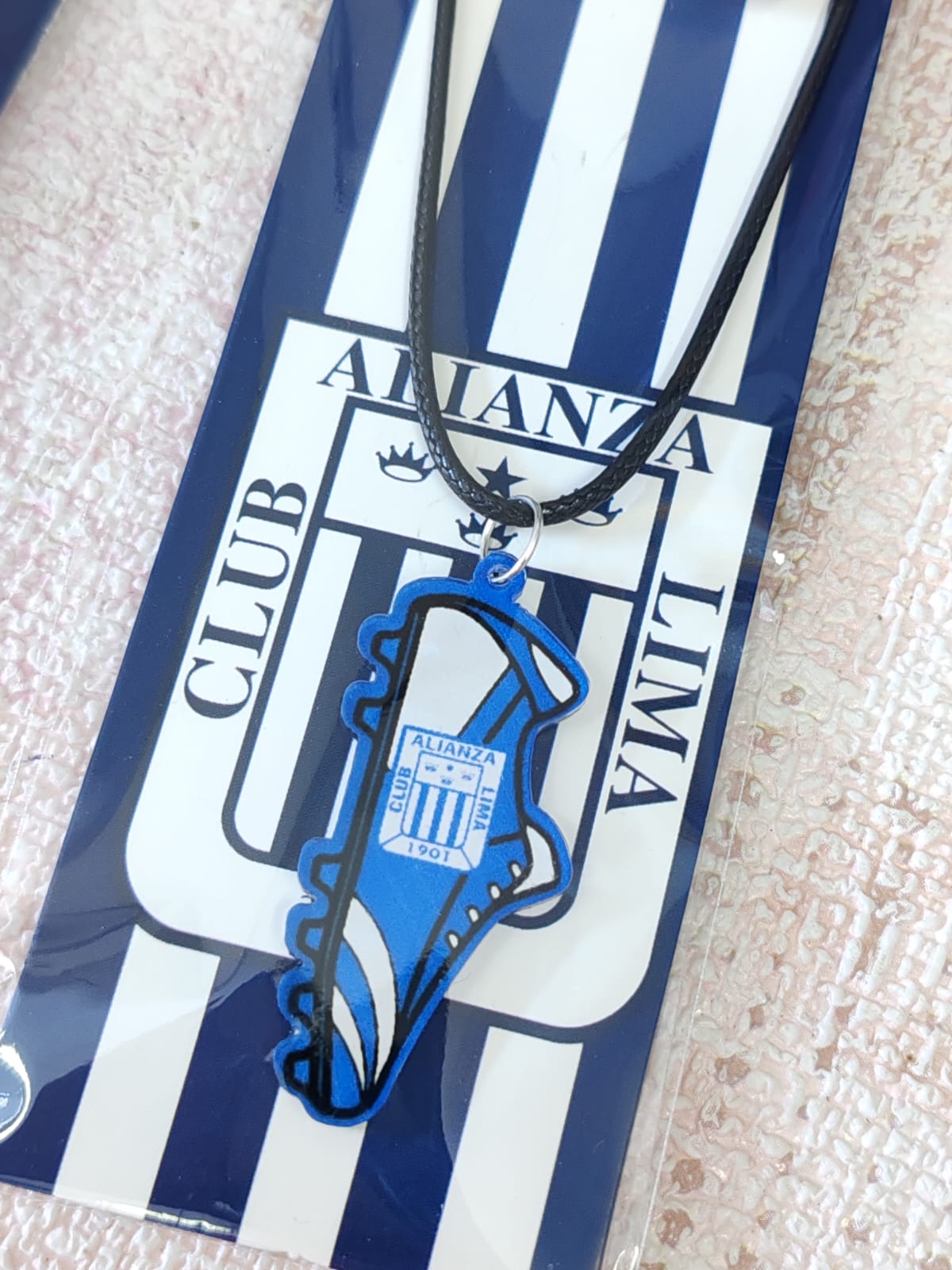 Collares kawaii equipos AL, U y cristal