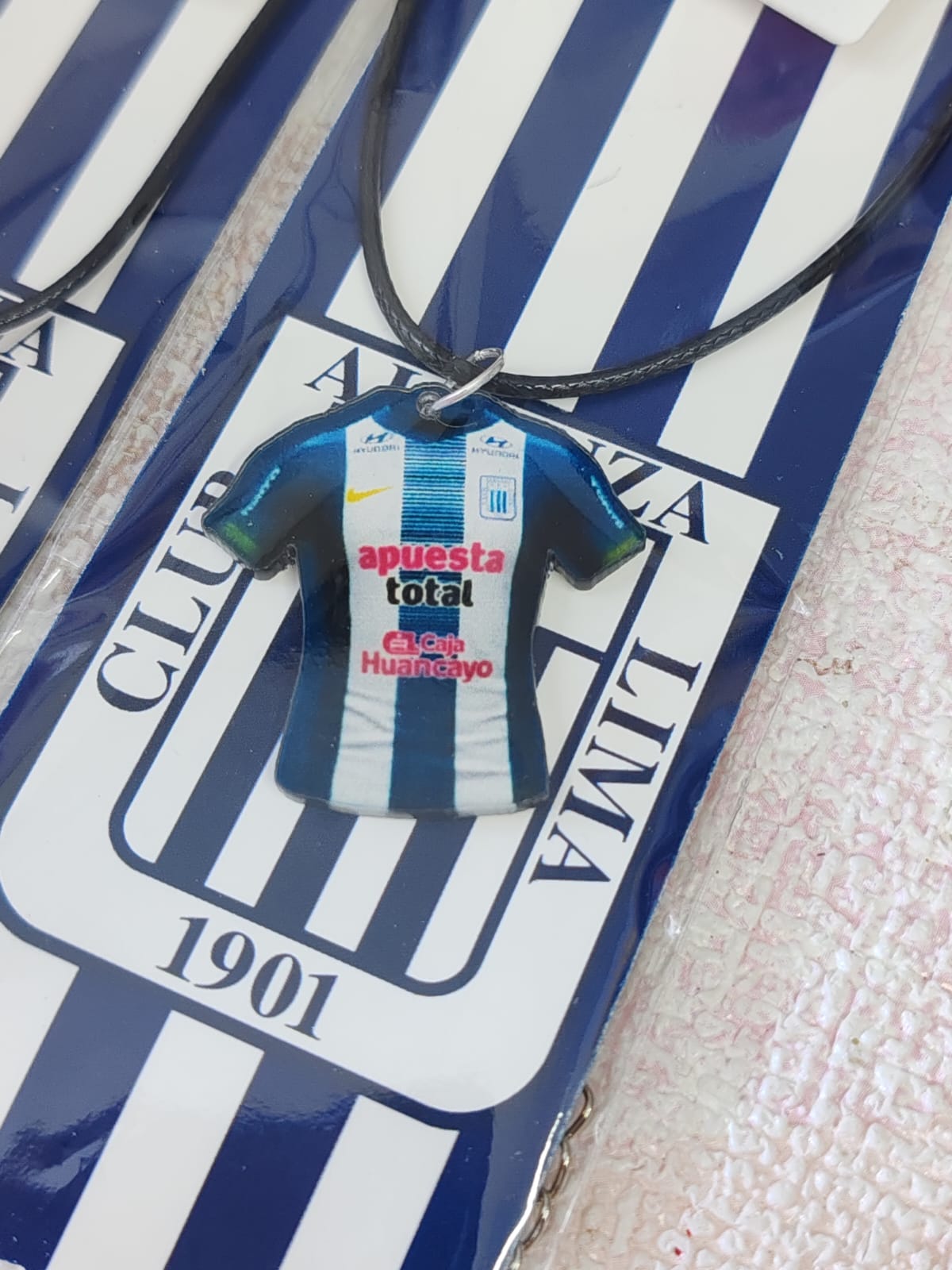 Collares kawaii equipos AL, U y cristal