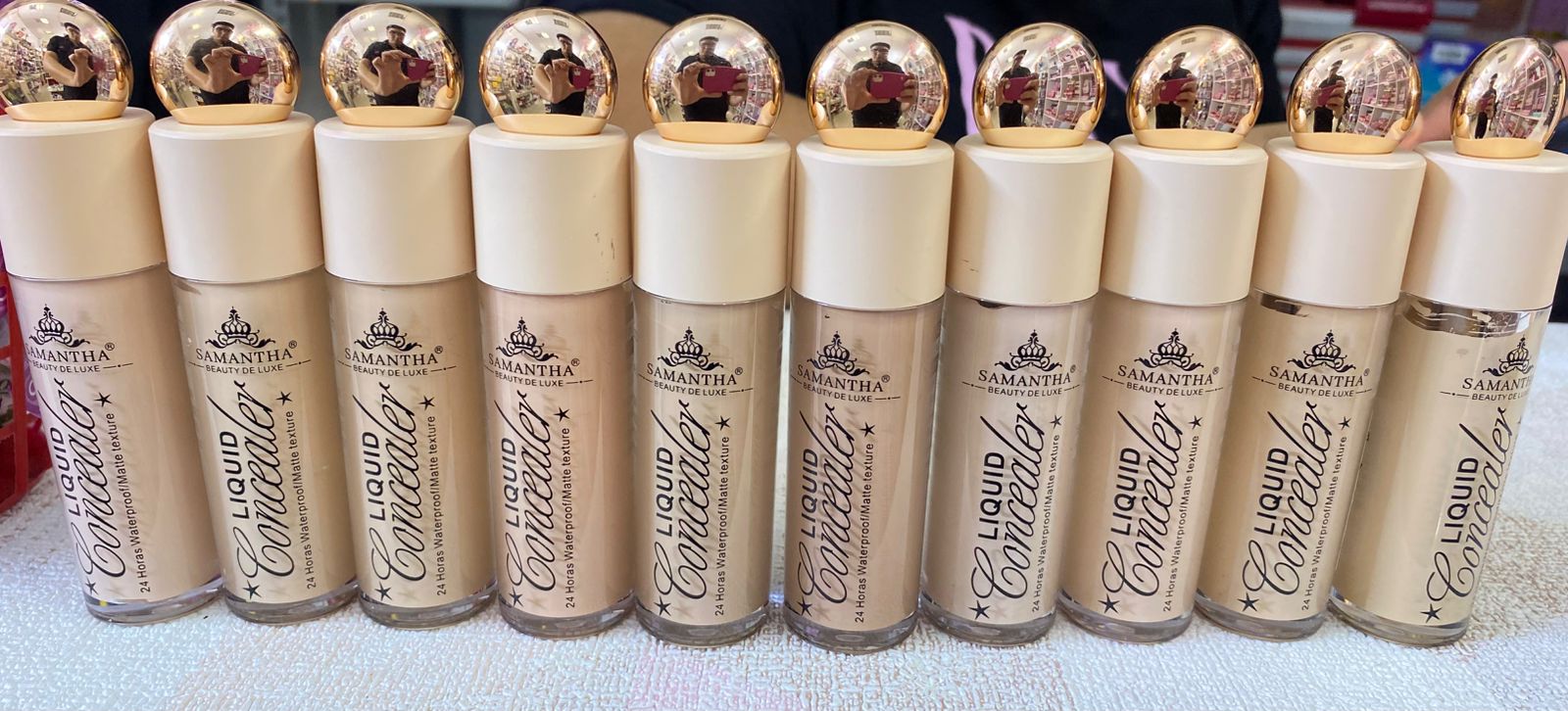 BASE CORRECTORA A PRUEBA DE AGUA SAMANTHA