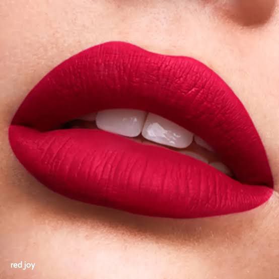 LABIALES STUDIO LOOK DE CYZONE