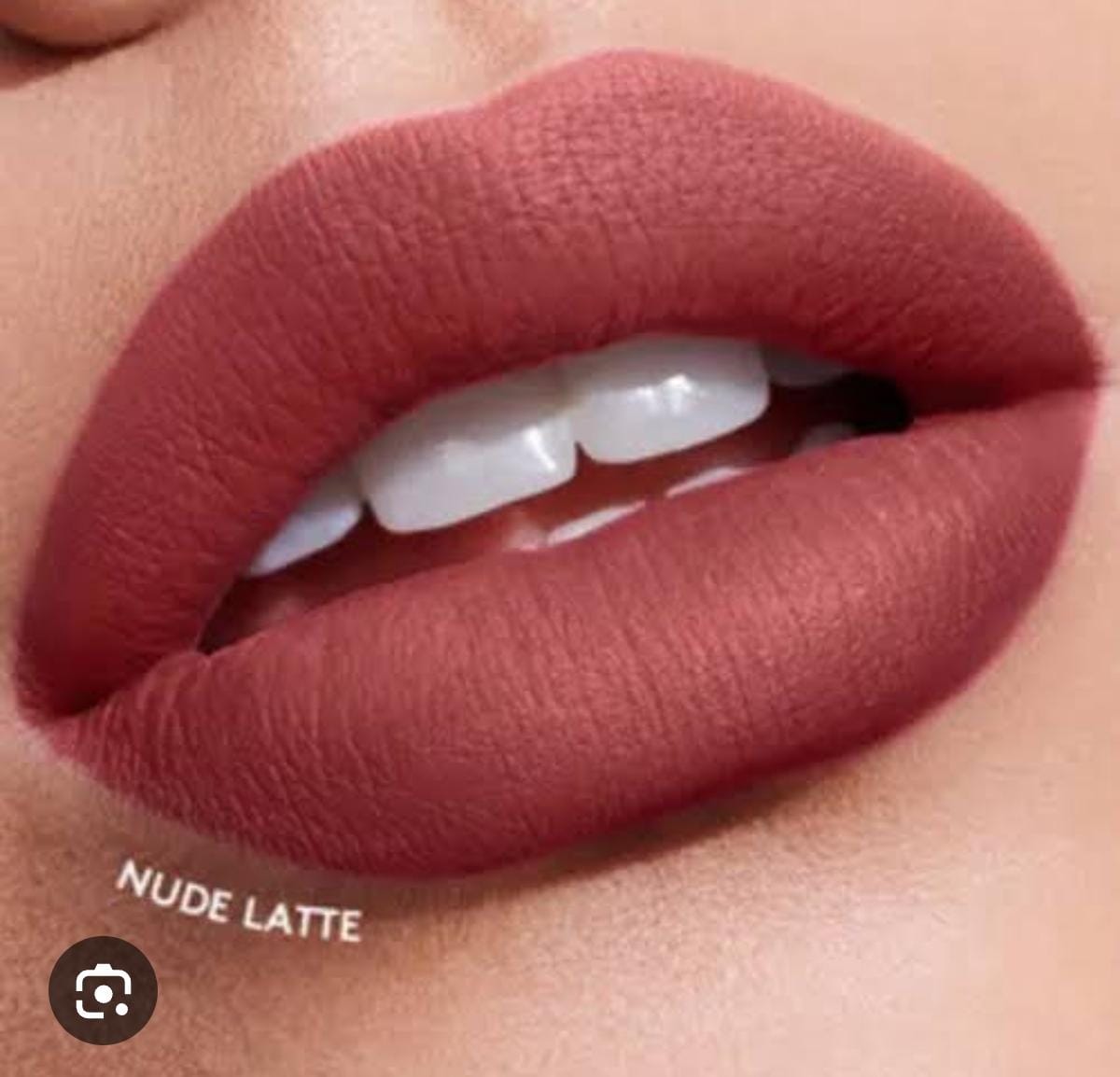 NUEVA FORMULA DE LABIALES COLORFIX ESIKA ACABADO MATTE 24HRS