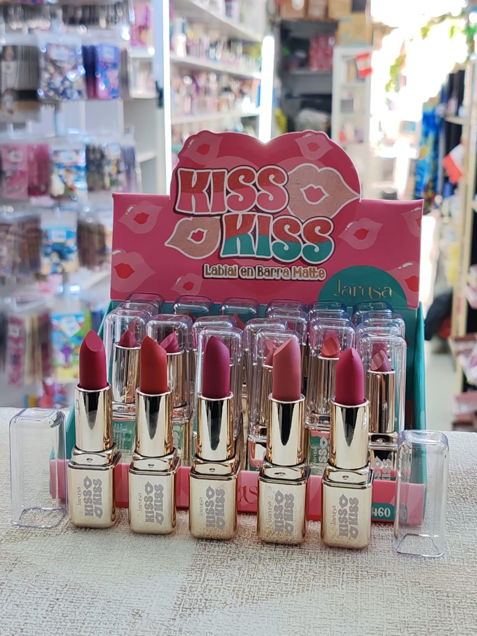 LABIAL EN BARRA KISS KISS