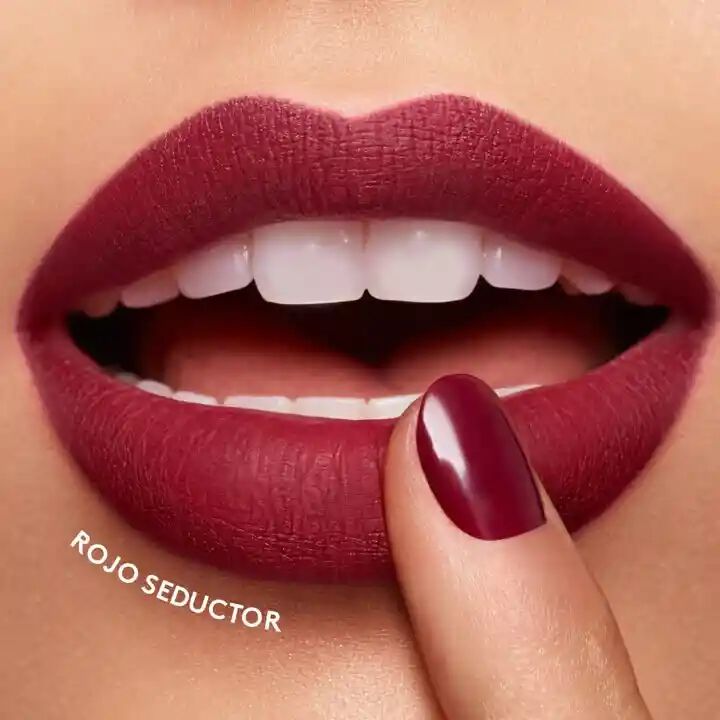 LABIALES COLOR FIX DE ESIKA 24HRS