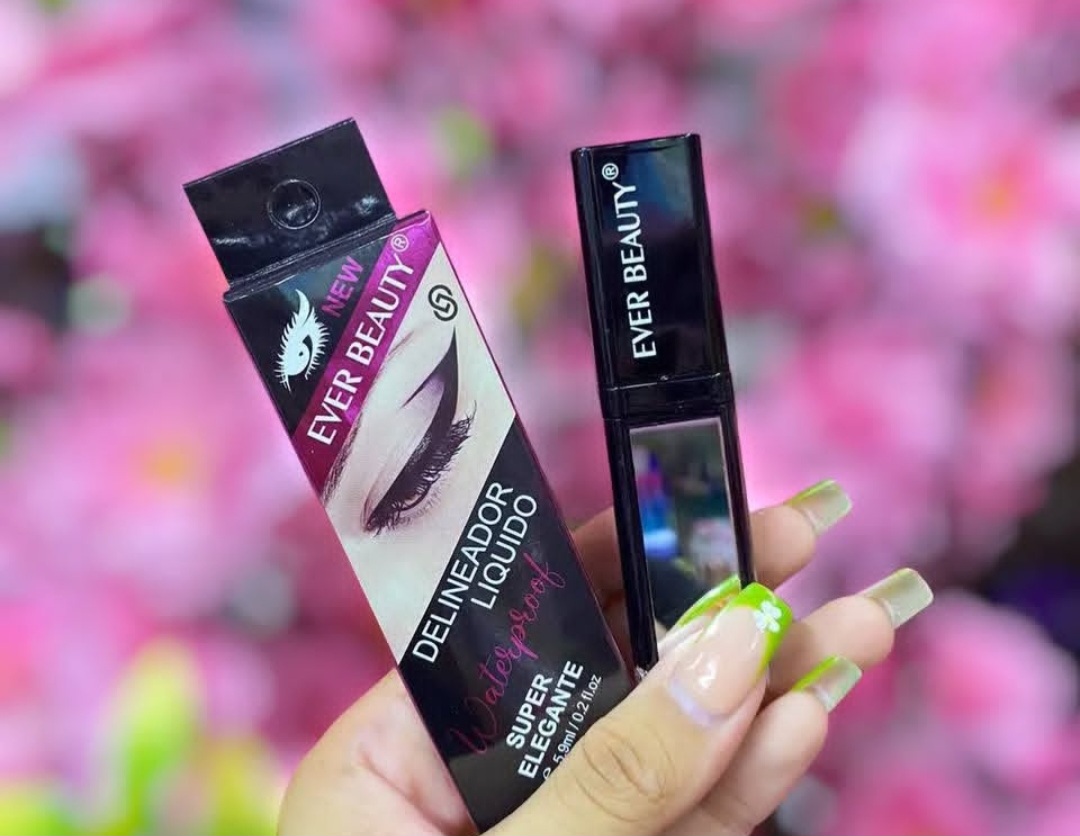 DELINEADOR CON ESPEJO EVER BEAUTY